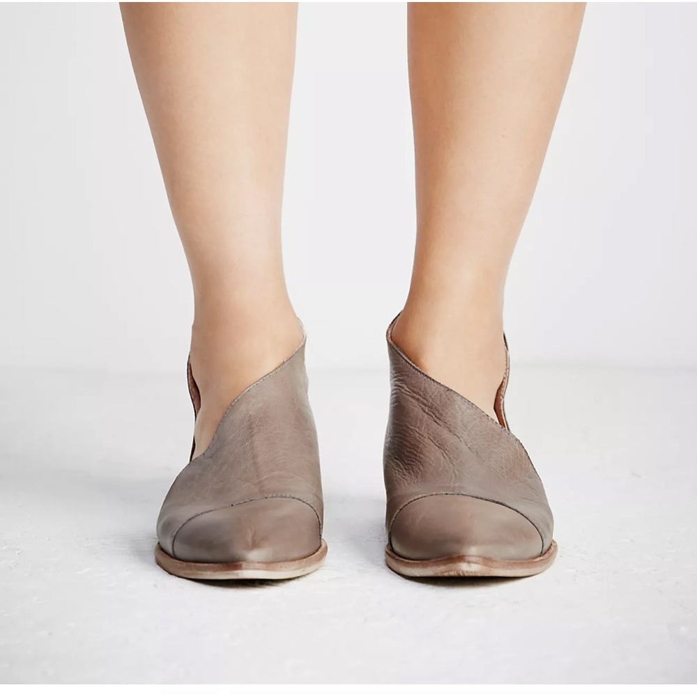 Free People Royale Flats Gray Size 7.5 Pointed Toe Leather Made in Spain - Picture 2 of 10
